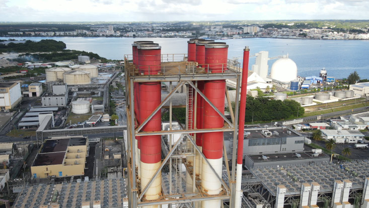 Post du fil d’actualité SITES SAS SITES SAS 5 486 abonnés 18 min • Il y a 18 minutes Pour le compte d’EDF PEI, SITES réalise des missions de contrôle visuel de l’état des charpentes métalliques et des ouvrages génie civil des cheminées des centrales de Production Électrique Insulaire (PEI) en Guadeloupe, en Martinique, à la Réunion et en Corse. En novembre, une équipe multi-compétences a pris la direction des Antilles françaises pour effectuer un diagnostic complet de ces structures sur la centrale de Pointe Jarry (Guadeloupe) et de Bellefontaine B (Martinique) 🔎 Ces centrales ayant été construites il y a moins de 10 ans, l’objectif de la mission était de réaliser l’inspection initiale des éléments métalliques et des ouvrages génie civil des cheminées d’évacuation. Pour mener à bien cette expertise de façon optimale et exhaustive (rapidité d’exécution & sécurité pour les intervenants), SITES a fait le choix d’intervenir à pied, pour les parties facilement accessibles, et à distance, pour les parties hautes et difficiles d’accès, en utilisant un drone léger. Chaque cheminée haute de 80m est alors auscultée à distance par nos équipes pour identifier, localiser et classer de potentiels désordres structurels (corrosion, anomalie structurelle, etc.). Cet état des lieux permet au maître d’ouvrage d’avoir une meilleure vision des futures actions de maintenance à mettre en œuvre pour assurer la durabilité de son patrimoine ✔ Découvrez en images ci-dessous une partie de cette mission avec l’appui du drone sur la centrale de Pointe Jarry ⤵ 👉 Contactez-nous pour plus d’informations : www.sites.fr #SITES #EDFPEI #Inspection #Drone #Structure #Cheminée #Expertise #Contrôle #GénieCivil #Maintenance Interrompre Retour au début de la vidéo Retour de 10 secondes Avance rapide de 10 secondes Temps actuel 0:10/Durée 1:03 1x Vitesse de lecture Activer Activer le plein écran Inspection et contrôle de cheminées