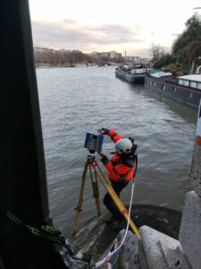 Collaborateur SITES au bord de la Seine